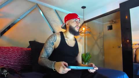 Santiago Hincapiie online show from February 25, 4:44 am