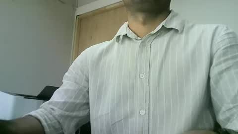 Snapshot of santiagooficial18 chatting on February 10, 7:38 pm Santiago online show from February 10, 7:38 pm