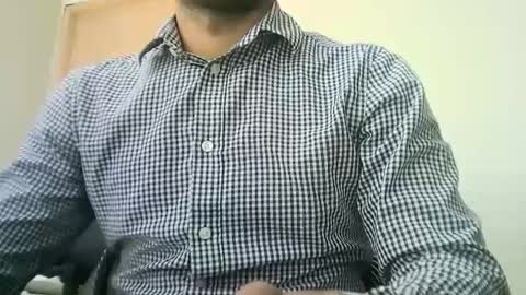 Snapshot of santiagooficial18 chatting on February 20, 2:57 pm Santiago online show from February 20, 2:57 pm