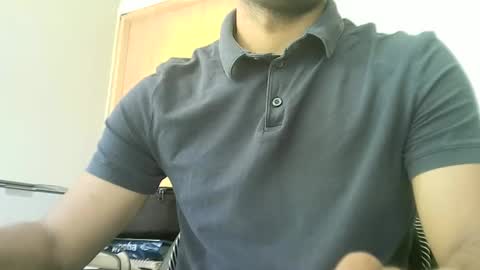 Snapshot of santiagooficial18 chatting on February 21, 1:11 pm Santiago online show from February 21, 1:11 pm