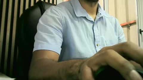 Snapshot of santiagooficial18 chatting on February 10, 3:05 pm Santiago online show from February 10, 3:05 pm