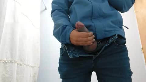 Snapshot of santiagooficial18 chatting on June 1, 4:20 pm Santiago online show from June 1, 4:20 pm