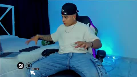 Snapshot of santiagoreyesft chatting on March 11, 8:20 am Santi Reyes online show from March 11, 8:20 am