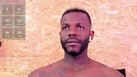 Snapshot of santiblack7 chatting on December 5, 2:53 am Santi online show from December 5, 2:53 am