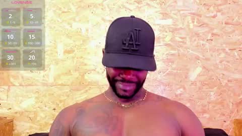 Snapshot of santiblack7 chatting on December 20, 2:07 am Santi online show from December 20, 2:07 am