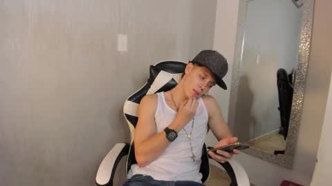 Julius Novachrono  online show from October 25, 8:03 pm