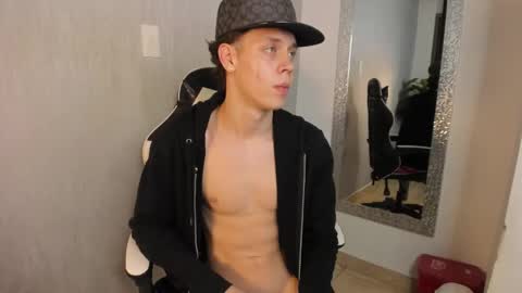 Julius Novachrono  online show from October 26, 8:09 am