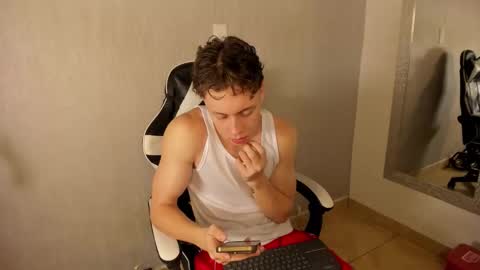 Julius Novachrono  online show from November 10, 11:42 am