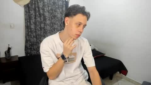 Snapshot of santiceballo chatting on June 23, 8:40 pm Julius Novachrono online show from June 23, 8:40 pm
