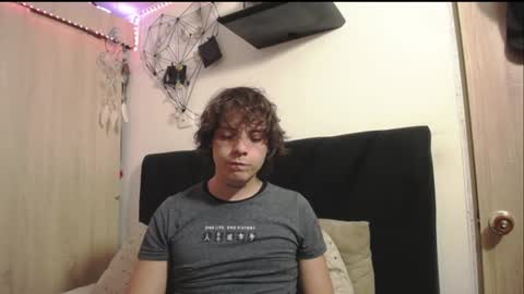 Snapshot of santii_rose chatting on June 17, 3:42 am Santii online show from June 17, 3:42 am
