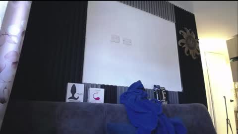 Snapshot of santii_rose chatting on June 23, 5:33 pm Santii online show from June 23, 5:33 pm