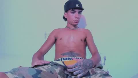 santy online show from February 12, 12:27 am