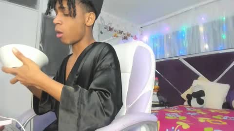 santy online show from November 11, 4:34 am