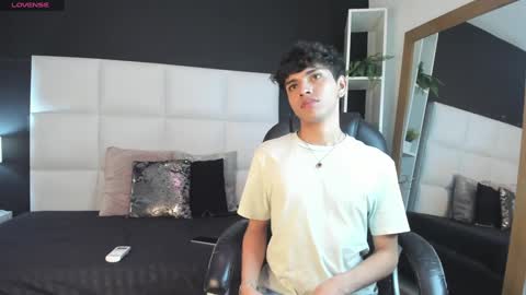 Santiago Carrington online show from December 13, 9:52 pm