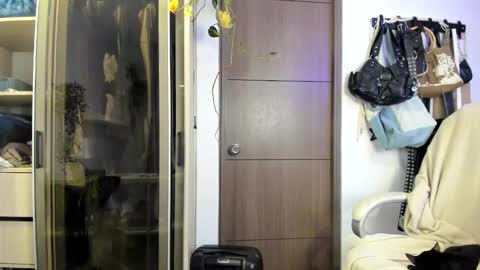 Snapshot of santy_kitty chatting on January 25, 4:13 am kitty online show from January 25, 4:13 am