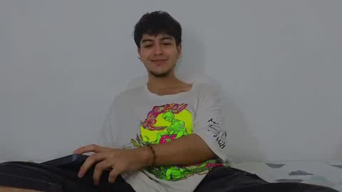 Snapshot of santybig18 chatting on February 7, 1:47 am santybig18 online show from February 7, 1:47 am