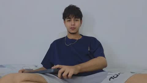 Snapshot of santybig18 chatting on March 1, 8:02 am santybig18 online show from March 1, 8:02 am