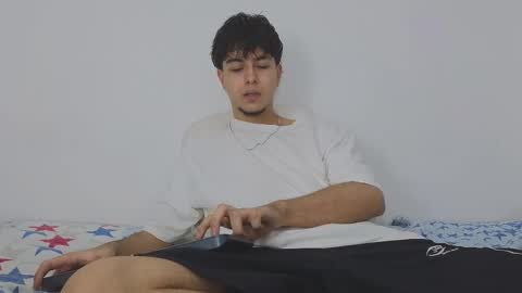 Snapshot of santybig18 chatting on March 8, 1:06 am santybig18 online show from March 8, 1:06 am