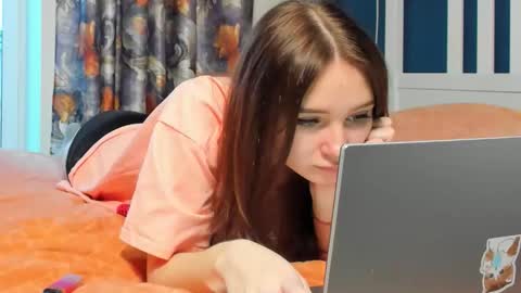 Snapshot of santythousand chatting on December 15, 10:19 am santythousand online show from December 15, 10:19 am