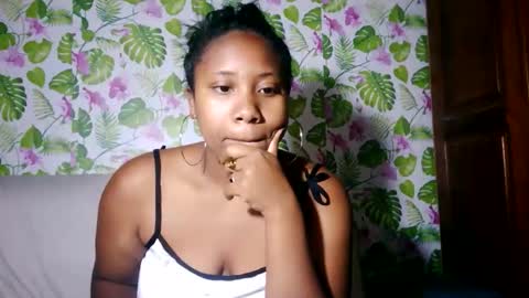 Snapshot of sanyah513 chatting on June 1, 5:42 am sanya online show from June 1, 5:42 am