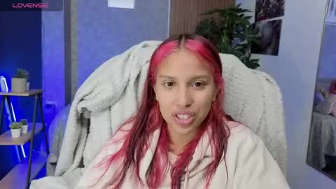 Snapshot of saphiire_ chatting on May 4, 4:25 pm saphi online show from May 4, 4:25 pm