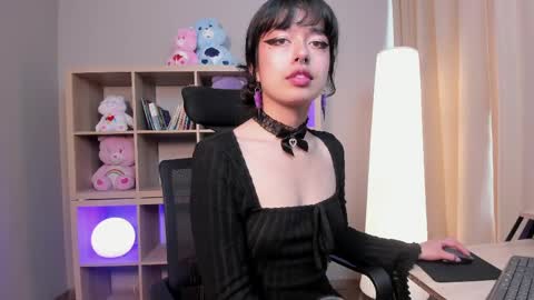 Snapshot of saphyralux chatting on June 6, 8:24 pm saphyralux online show from June 6, 8:24 pm