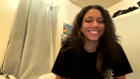 Snapshot of sapphire_honest chatting on December 4, 3:16 am sapphire online show from December 4, 3:16 am