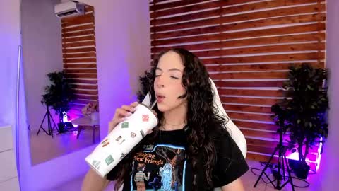 Snapshot of sapphire_venus chatting on May 21, 2:29 am Valerin online show from May 21, 2:29 am