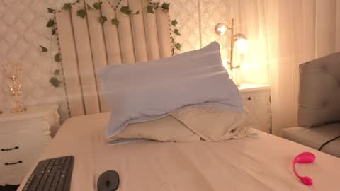 Snapshot of sara__williams chatting on December 19, 1:29 pm Sara online show from December 19, 1:29 pm