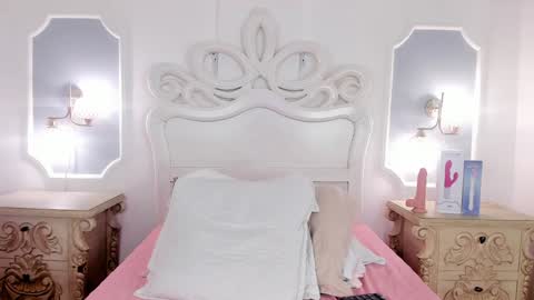 Snapshot of sara__williams chatting on January 7, 6:38 am Sara online show from January 7, 6:38 am