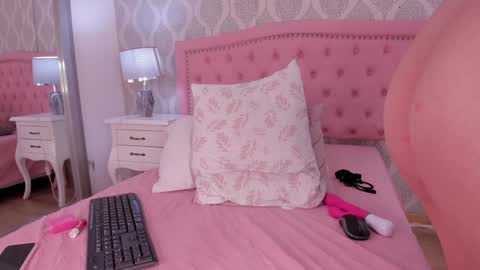 Snapshot of sara__williams chatting on January 8, 6:31 am Sara online show from January 8, 6:31 am