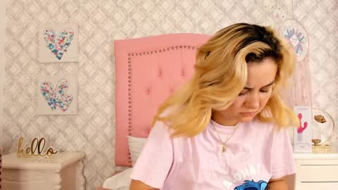 Snapshot of sara__williams chatting on January 13, 3:45 am Sara online show from January 13, 3:45 am