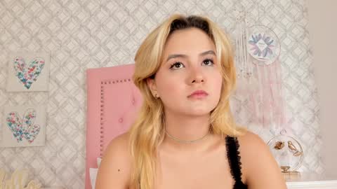 Snapshot of sara__williams chatting on January 18, 3:42 am Sara online show from January 18, 3:42 am