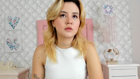 Snapshot of sara__williams chatting on January 19, 3:50 am Sara online show from January 19, 3:50 am