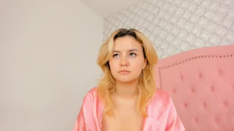 Snapshot of sara__williams chatting on January 19, 9:55 am Sara online show from January 19, 9:55 am