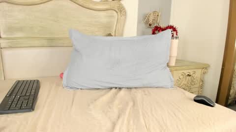 Snapshot of sara__williams chatting on February 14, 6:45 am Sara online show from February 14, 6:45 am