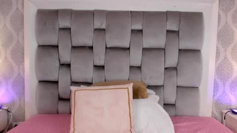 Snapshot of sara__williams chatting on February 21, 3:34 am Sara online show from February 21, 3:34 am