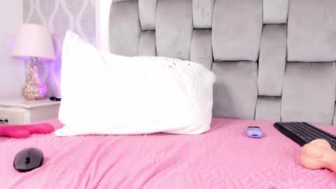 Snapshot of sara__williams chatting on February 21, 6:40 am Sara online show from February 21, 6:40 am