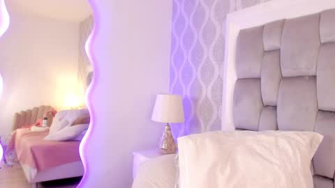 Snapshot of sara__williams chatting on March 5, 6:33 am Sara online show from March 5, 6:33 am