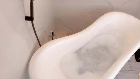 Snapshot of sara__williams chatting on March 8, 6:43 am Sara online show from March 8, 6:43 am