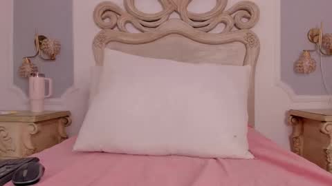 Snapshot of sara__williams chatting on September 18, 3:41 am Sara online show from September 18, 3:41 am