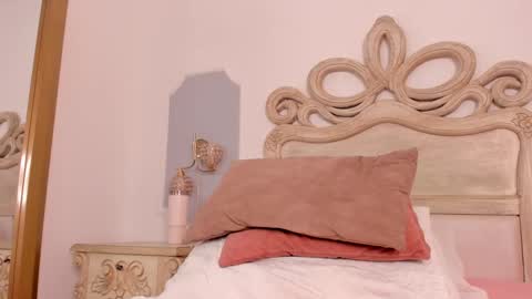 Snapshot of sara__williams chatting on September 24, 3:54 am Sara online show from September 24, 3:54 am