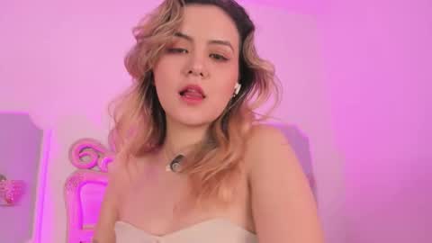 Snapshot of sara__williams chatting on November 8, 3:50 am Sara online show from November 8, 3:50 am