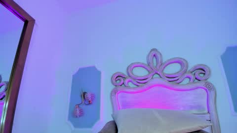 Snapshot of sara__williams chatting on November 19, 3:50 am Sara online show from November 19, 3:50 am