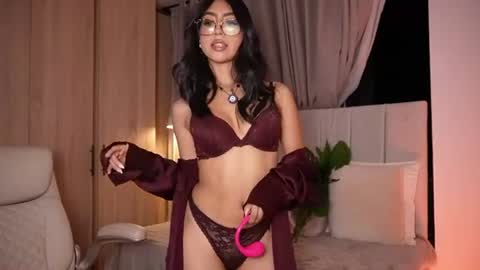 Snapshot of sara_albrecht chatting on July 25, 12:53 am Sara online show from July 25, 12:53 am