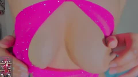 Snapshot of sara_allenx chatting on May 25, 2:01 pm sara allenx online show from May 25, 2:01 pm