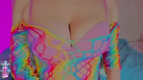Snapshot of sara_allenx chatting on July 27, 5:20 pm sara allenx online show from July 27, 5:20 pm