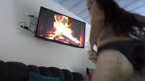 Snapshot of sara_anais01 chatting on May 30, 9:45 pm vanesa online show from May 30, 9:45 pm
