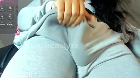 Snapshot of sara_beautyxx chatting on May 16, 5:56 pm I am Sofia GEMINIS online show from May 16, 5:56 pm