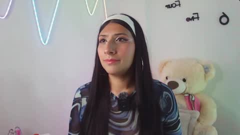 Snapshot of sara_blum_ chatting on June 3, 6:35 pm SARA online show from June 3, 6:35 pm